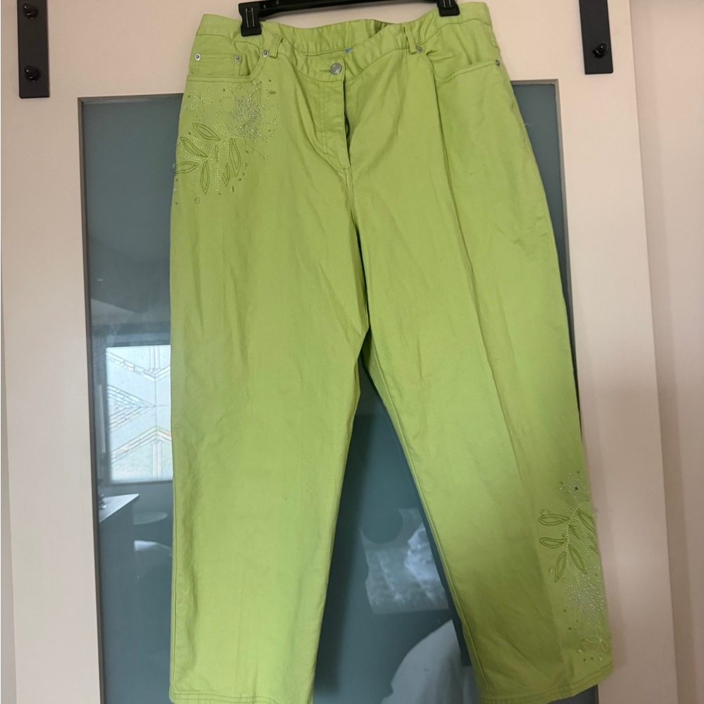 Women’s Lark Lane Straight Leg Pants in Lime Green. Size 16